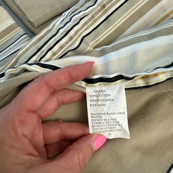 Striped Beige and Yellow Bedding Set - Picture 2 of 2